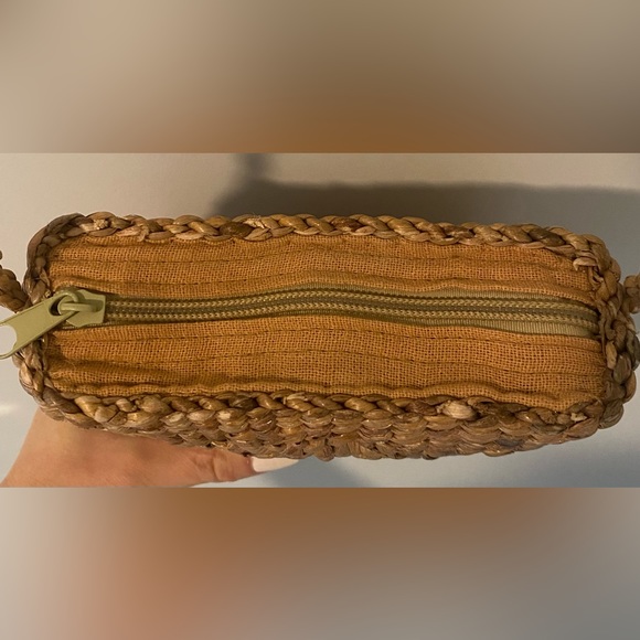 Small Straw Woven Purse - Picture 5 of 5
